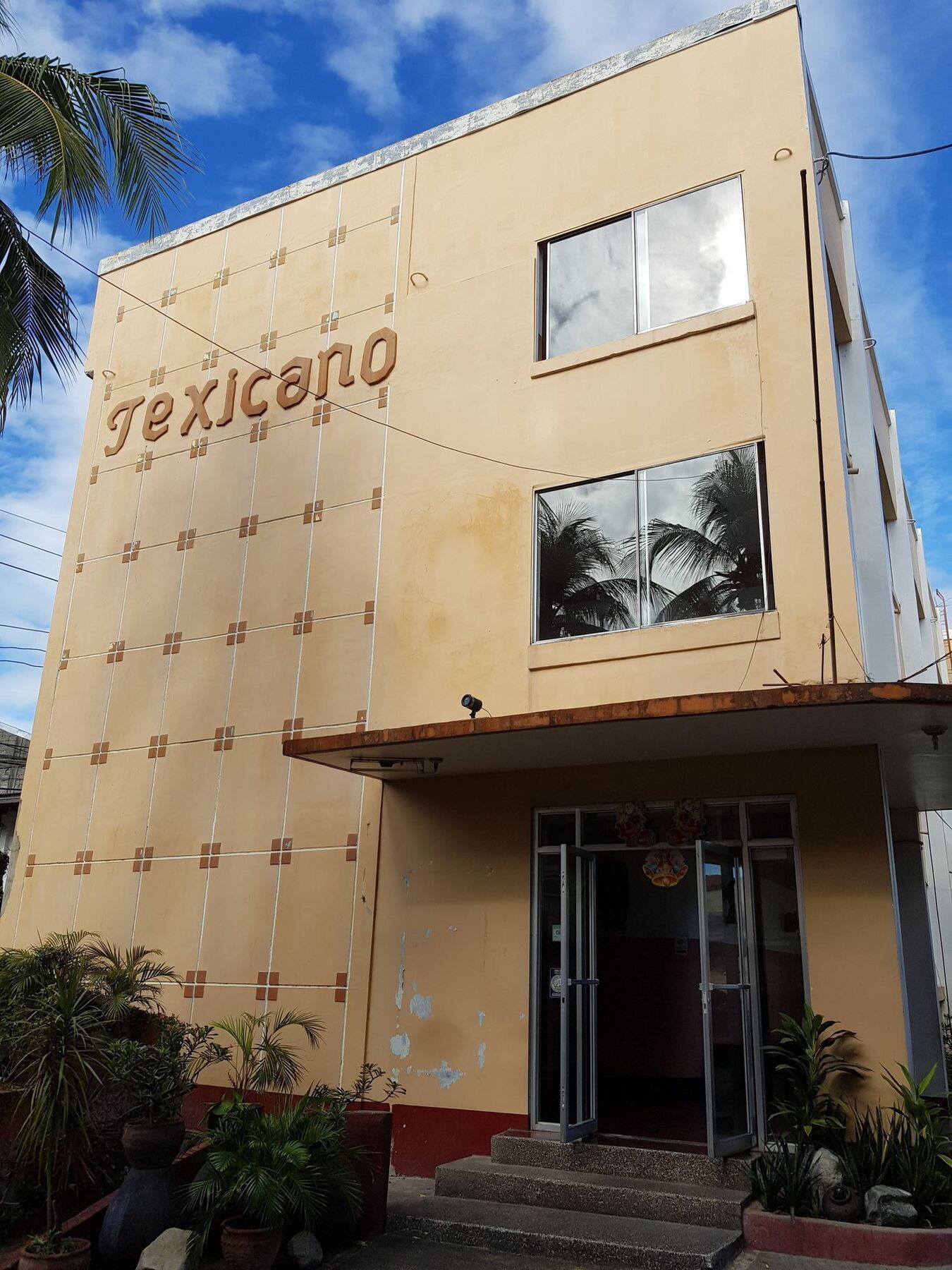 Texicano Hotel Main ラオアグ エクステリア 写真